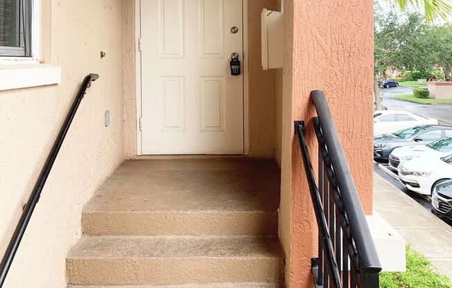 2BD/2BA Condo in Briar Bay!