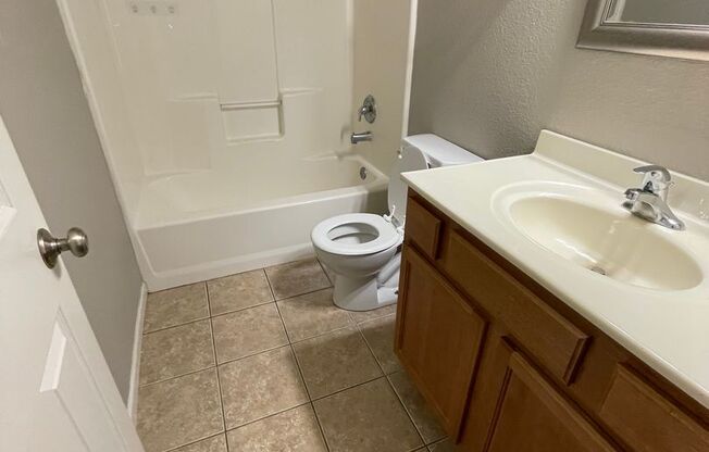 4 bed/ 2 bath townhouse