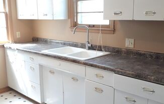 2 Bed/1 Bath Apt- Upper-level unit with Remodeled Bath - Available August 1st!