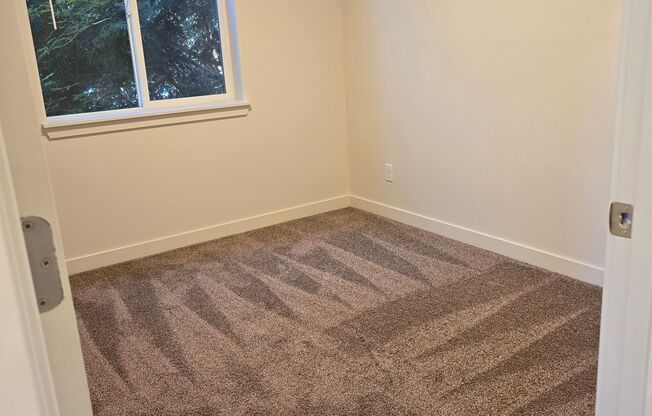 3 beds, 2 baths, 1,075 sqft, $2,050, Unit 213