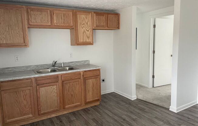 2 beds, 1 bath, $825, Unit 1818 #3