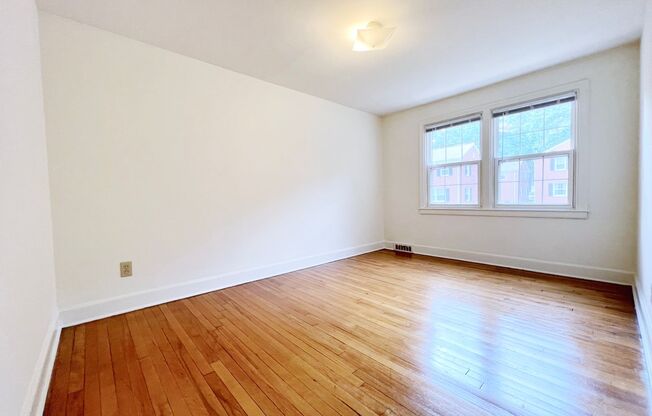 2 beds, 1 bath, 1,100 sqft, $995, Unit 822WB