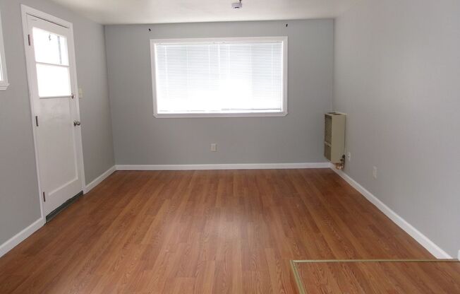 2 Bedroom, 1-1/2 Bath