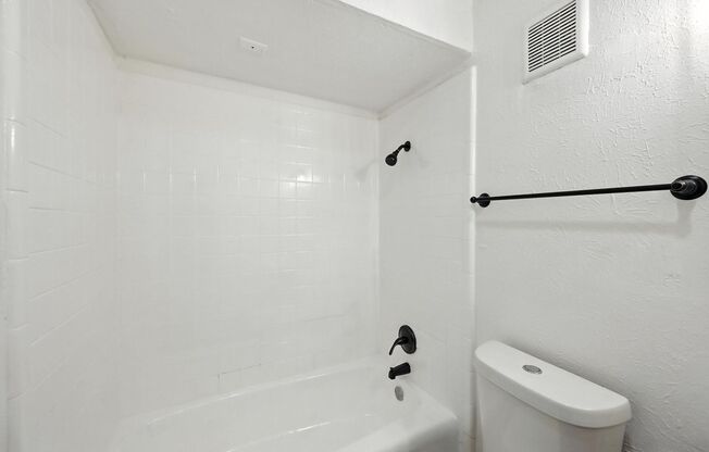 3 beds, 2 baths, 1,100 sqft, $1,495, Unit 251