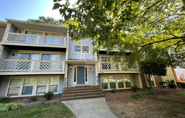 **MOVE IN SPECIAL!**Beautiful 2 Bed 2 Bath Condo close to UNCC!