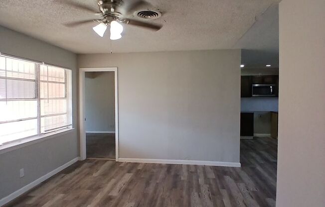 4 Bedrooms, 2 Bathrooms Near Camp Wisdom & S. Polk