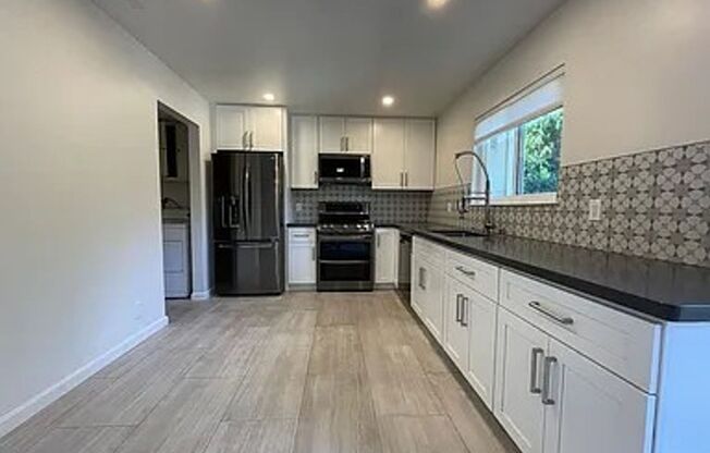 Mountain View-Spacious 4-Bedroom Mountain View Home in Desirable Community