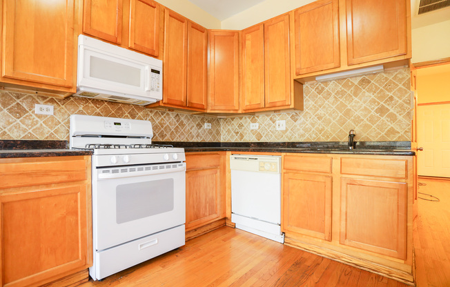 2136 W. Chicago Avenue, Unit 3R