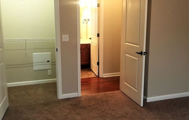 1 bed, 1 bath, 687 sqft, $775, Unit O09