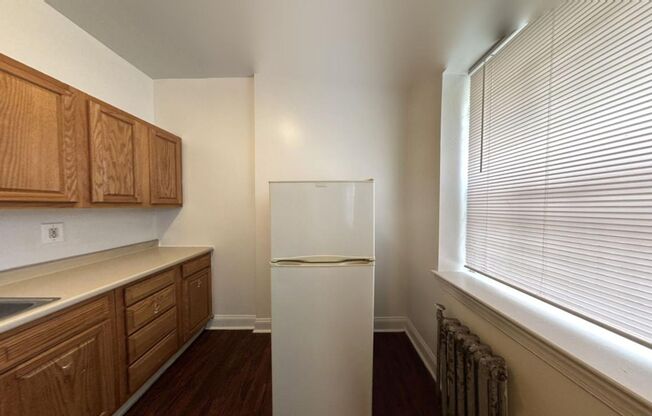 Studio, 1 bath, 284 sqft, $900, Unit 1-J