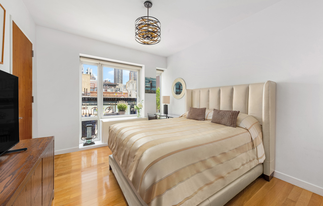 454 W 54th St