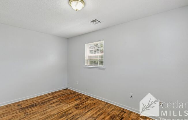 3 beds, 1 bath, $1,100