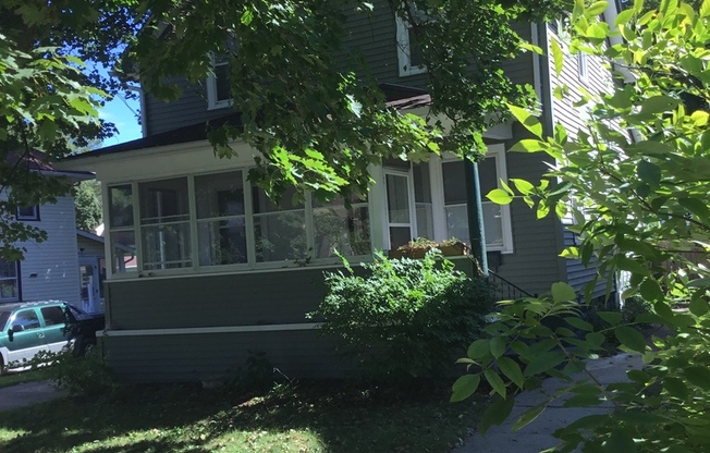131 N CHICAGO AVE