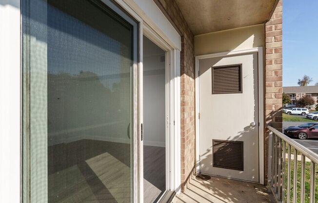 Balcony (2BR,1BA 765SF)