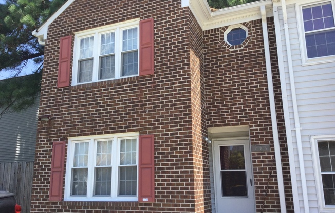 3 BED / 2.5 BATH TOWNHOUSE