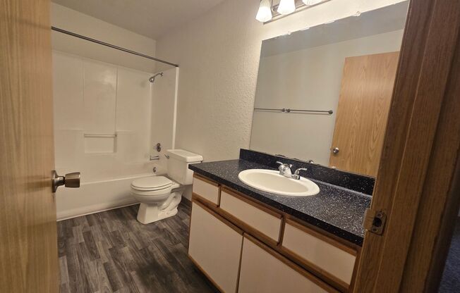 2 beds, 1 bath, 875 sqft, $1,295, Unit 127-75