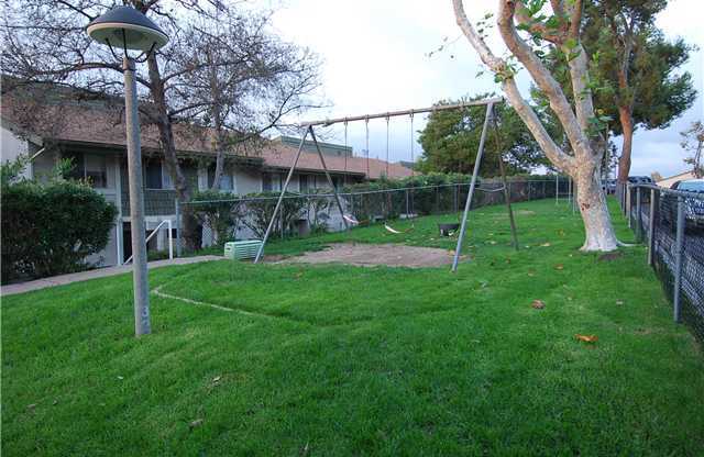 2 Bed/2.5 Bath Condo at College Park Townhomes!