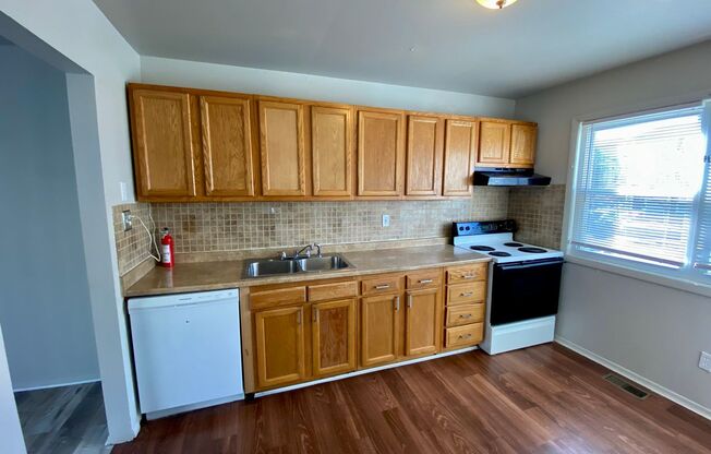 3 beds, 2 baths, $1,545