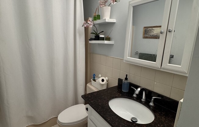 2 beds, 1 bath, 1,100 sqft, $2,400, Unit 718