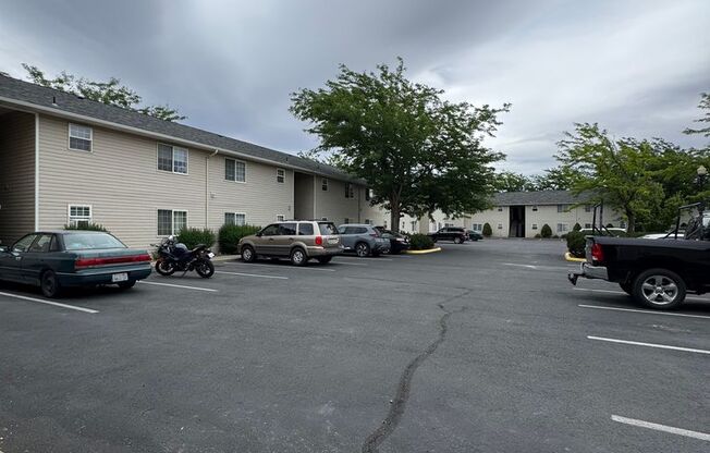 2 beds, 1 bath, $1,198, Unit 115