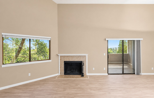*RECENTLY UPDATED* Lovely 2 BD | 1 BA Condo Available in Townhomes with a View Community in the Heart of Clackamas | W/S/T Included in Rent!