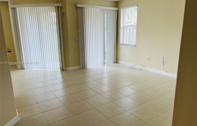 11228 NW 78 LN