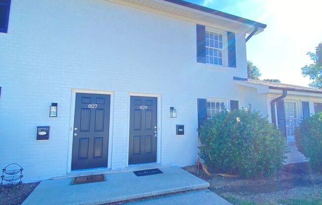 2 beds, 1.5 baths, 832 sqft, $1,100, Unit 829 Oakwood Villa
