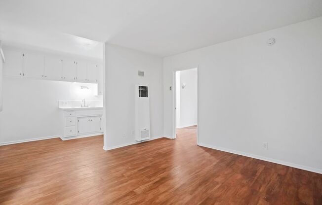 208 Avenue H