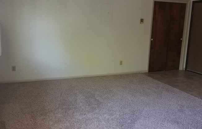 2 beds, 1 bath, 620 sqft, $650, Unit #22