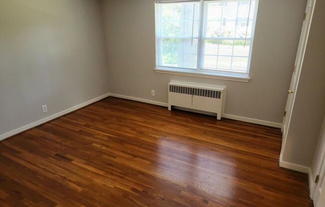 2 beds, 1 bath, 897 sqft, $2,135, Unit E-08