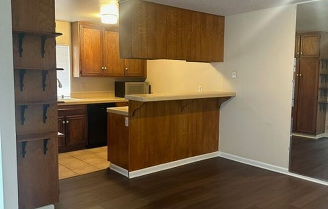 EASTER WAY - LOCATED NEAR UCSD IN UTC!  MOVE-IN SPECIAL!  FLEXIBLE LEASE TERMS!