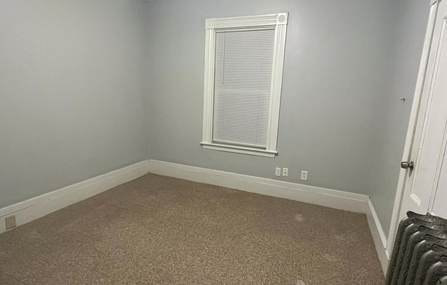 4 beds, 1 bath, $4,000, Unit 2