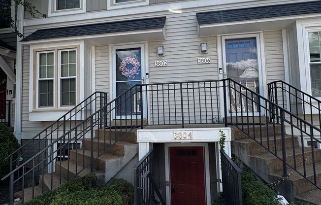 Furnished 2BR, 2BA Condo with Backyard in Arlington