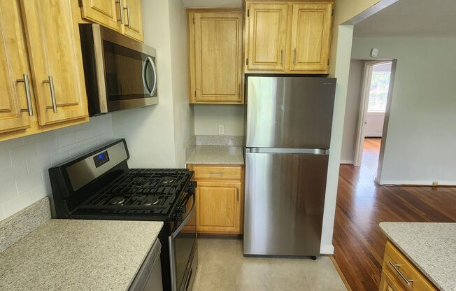 1 bed, 1 bath, 663 sqft, $1,595, Unit H-12