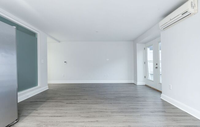 1 bed, 1 bath, 825 sqft, $1,718, Unit GL-10