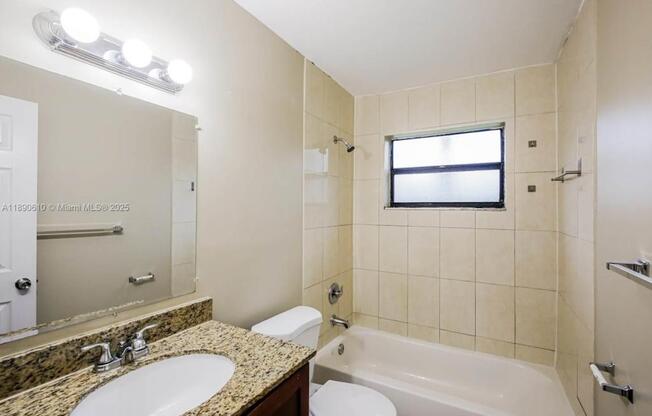 20015 W OAKMONT CIR