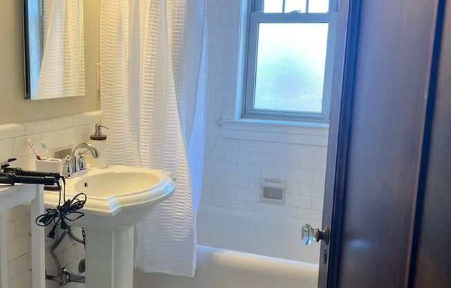 Studio, 1 bath, 575 sqft, $1,095, Unit Apt. 1D