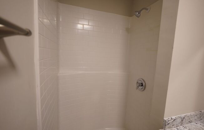 1 bed, 1 bath, $875, Unit 700