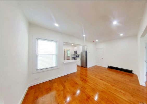 3 beds, 1 bath, $3,200, Unit 2