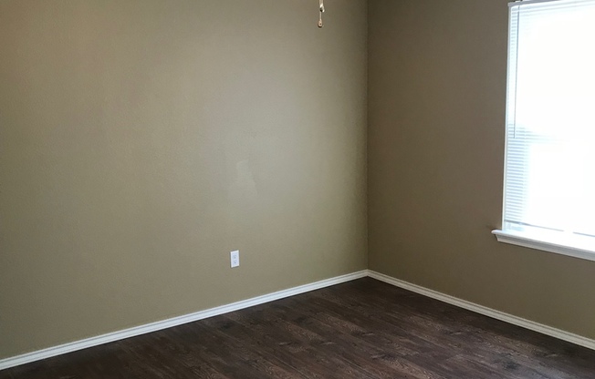 2 beds, 1 bath, 835 sqft, $725