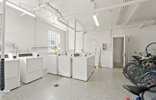 Studio, 1 bath, 410 sqft, $1,295, Unit 304