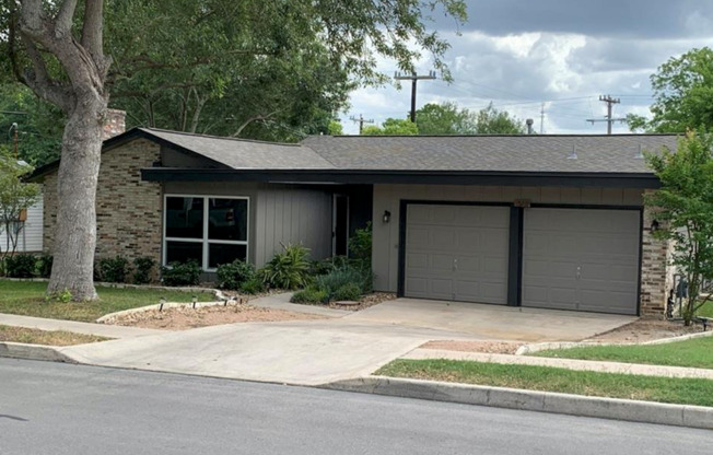 3 bedroom 2 bathroom in Live Oak