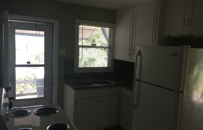 2 beds, 1 bath, $800