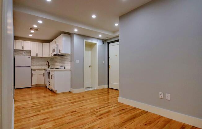 2 beds, 1 bath, $5,200, Unit 4F
