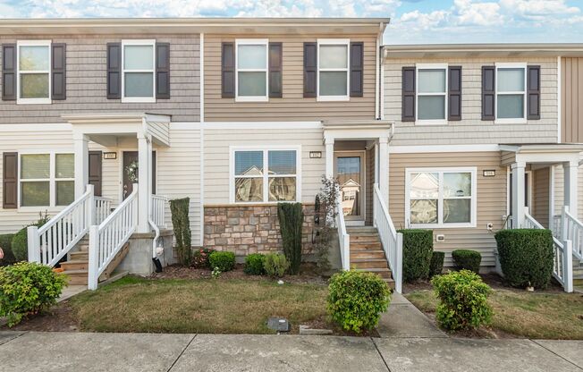 3bd/3.5ba Spacious 3 Floor Townhouse in Durham's Stratford Lakes Neighborhood!