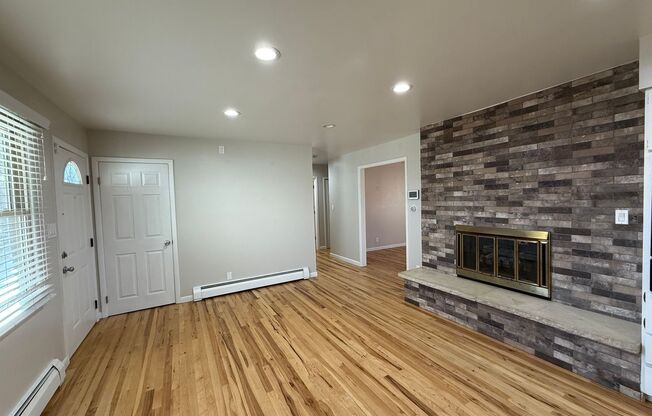 Gorgeous Remodeled 3-Bedroom Home in Lakewood!!