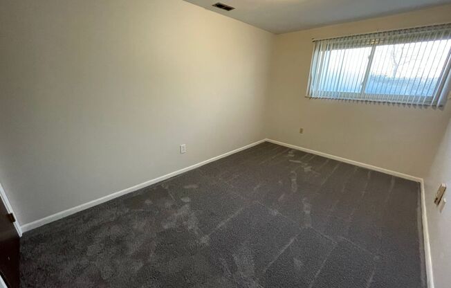 2 beds, 1 bath, $1,250, Unit 1