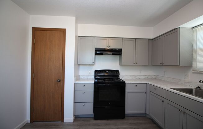 3 beds, 2 baths, $1,350