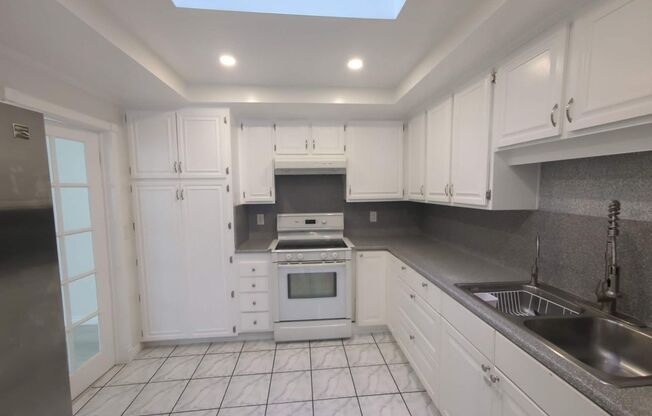 1 bed, 1 bath, $2,900, Unit UNIT 5 REHAB