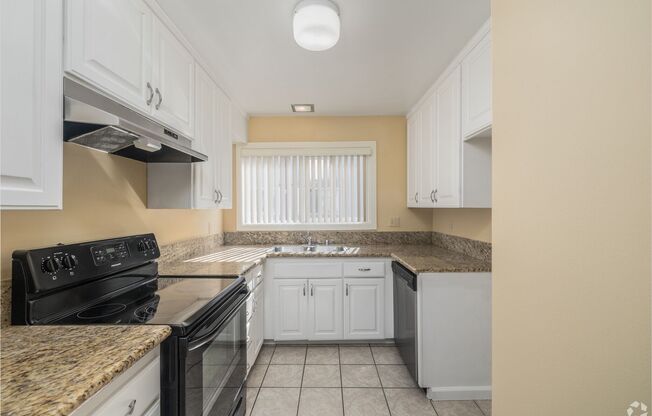 5 Sea Breeze Townhome Apartments (Venture)